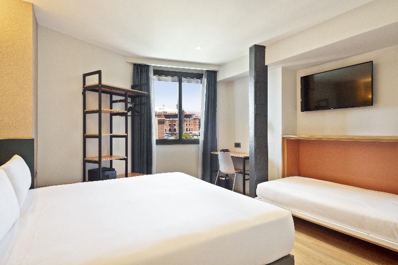 اتاق استاندارد سه نفره, Brick Barcelona