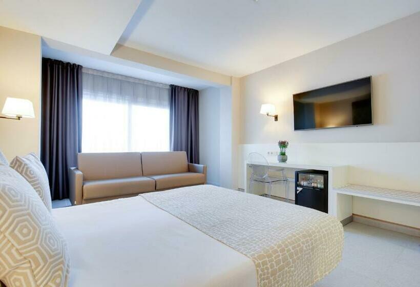 Standard Triple Room, Calipolis