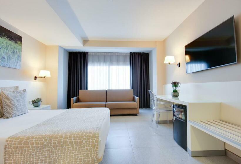 Standard Triple Room, Calipolis