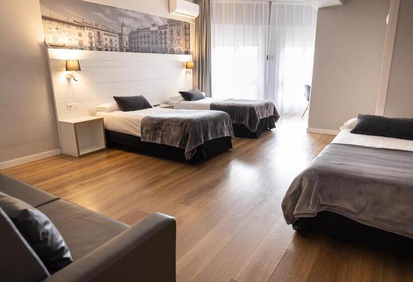 اتاق استاندارد چهار تخته, Can Pamplona