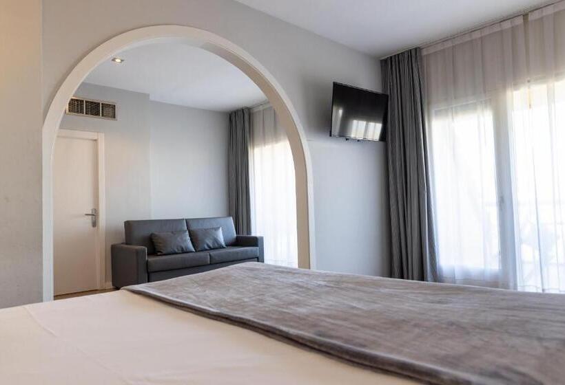 اتاق استاندارد سه نفره, Can Pamplona