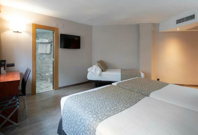 Standard Triple Room, Catalonia Park Putxet