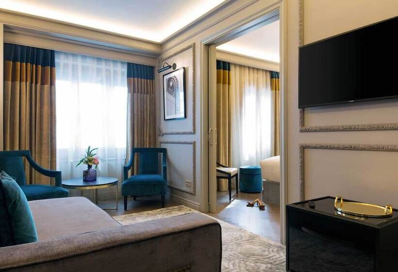 سوییت جونیور, El Avenida Palace