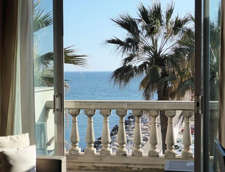 اتاق لوکس با بالکن و چشم‌انداز دریا, Estela Barcelona