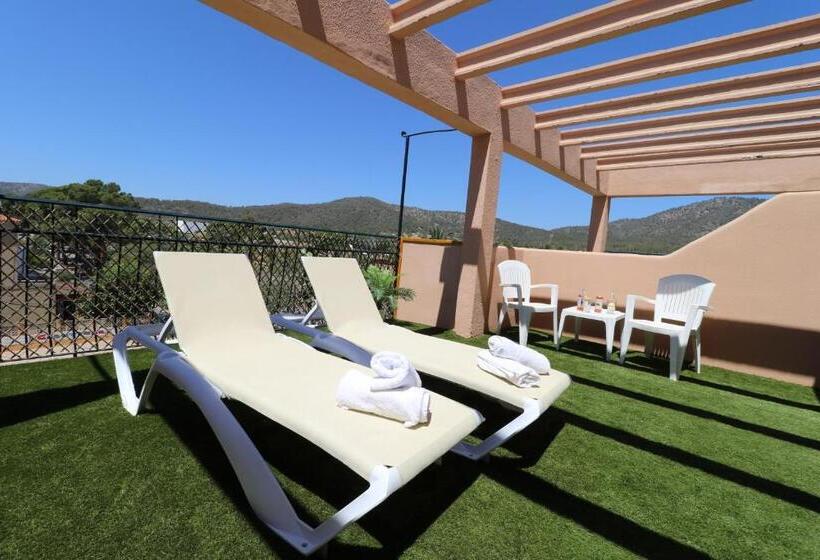 Superior Room with Terrace, Gabarda