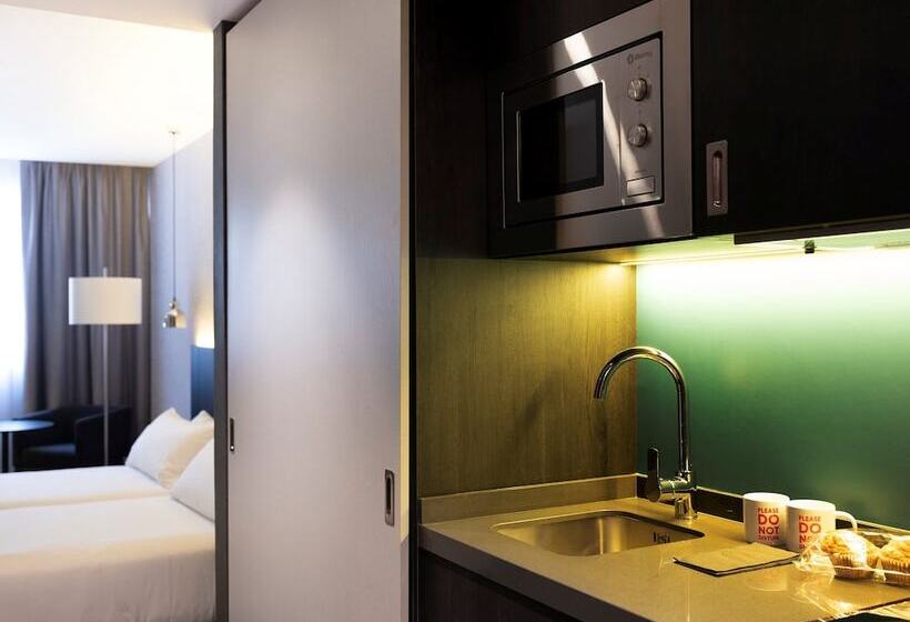 Quarto Triplo Superior, Hg City Suites Barcelona