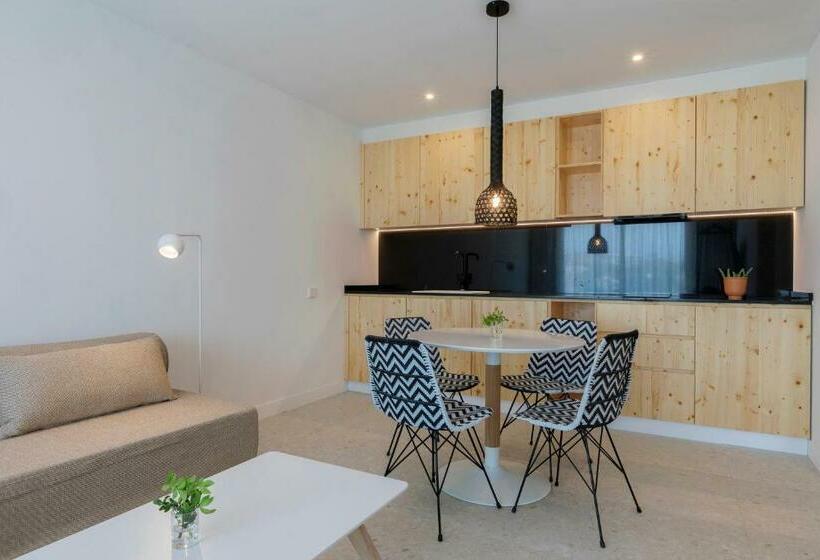 آپارتمان 1 خوابه با بالکن, Hm Ayron Park - Adults Only