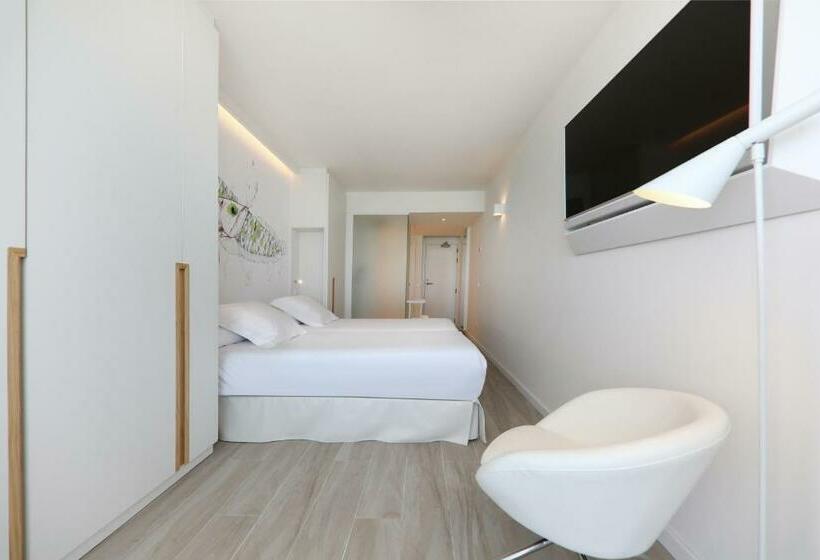 اتاق اساندارد با چشم‌انداز جانبی به دریا, Iberostar Waves Bahía de Palma - Adults Only