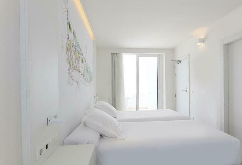 اتاق اساندارد با چشم‌انداز جانبی به دریا, Iberostar Waves Bahía de Palma - Adults Only