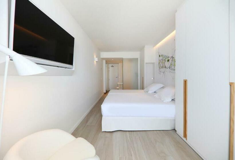 اتاق اساندارد با چشم‌انداز جانبی به دریا, Iberostar Waves Bahía de Palma - Adults Only
