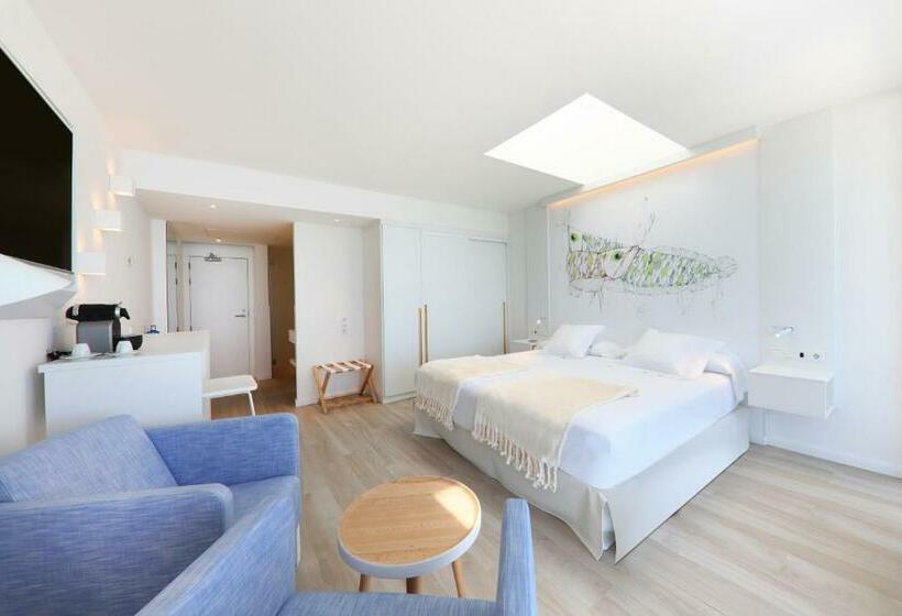 سوییت جونیور با چشم‌انداز دریا, Iberostar Waves Bahía de Palma - Adults Only