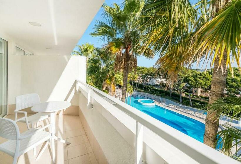 اتاق استاندارد با چشم‌انداز استخر, Iberostar Waves Cristina