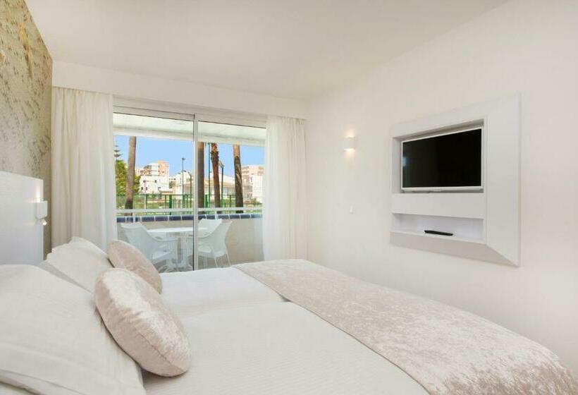 اتاق استاندارد با چشم‌انداز استخر, Iberostar Waves Cristina