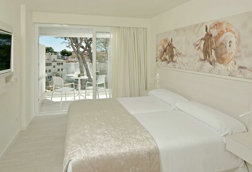 اتاق استاندارد با چشم‌انداز استخر, Iberostar Waves Cristina
