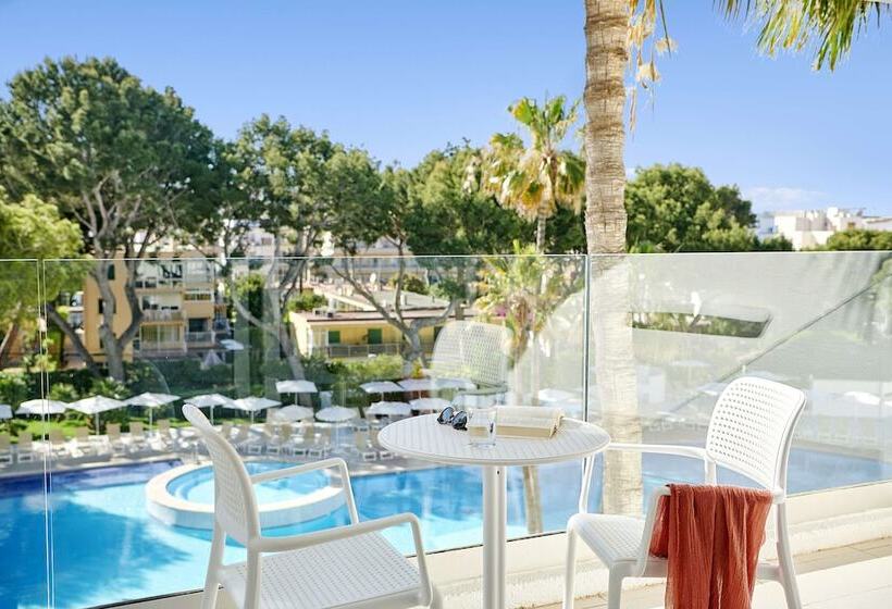 اتاق استاندارد با چشم‌انداز استخر, Iberostar Waves Cristina