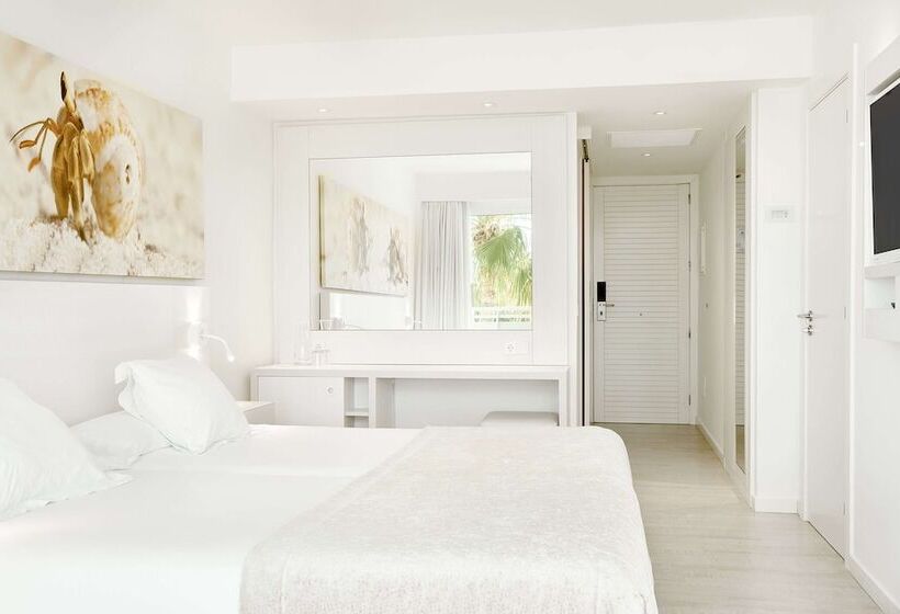 اتاق استاندارد با چشم‌انداز استخر, Iberostar Waves Cristina