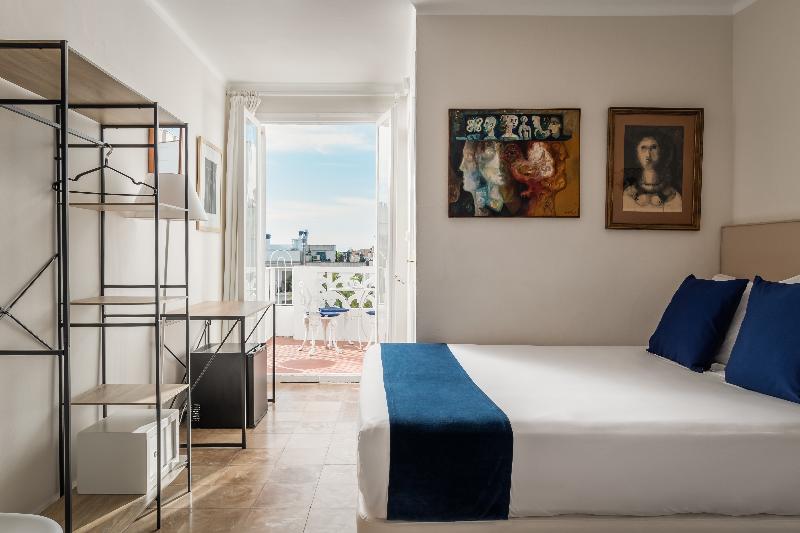 Standard Triple Room with Terrace, Medium Romantic