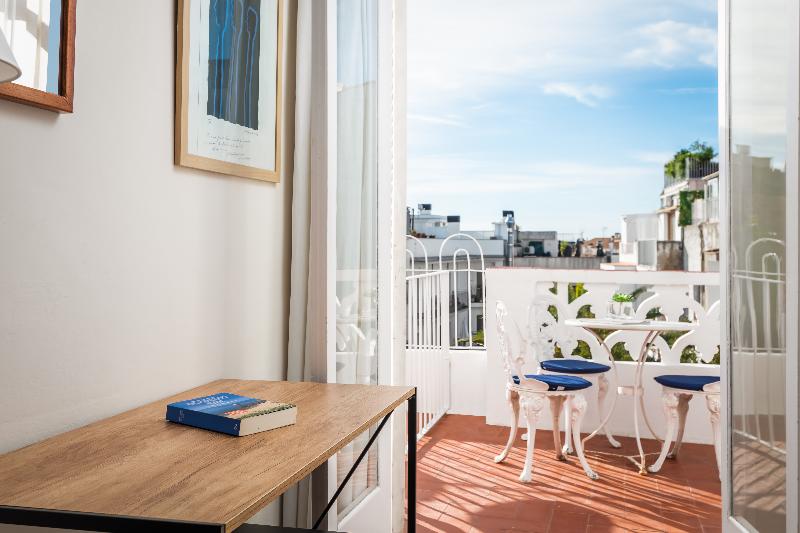 Standard Triple Room with Terrace, Medium Romantic