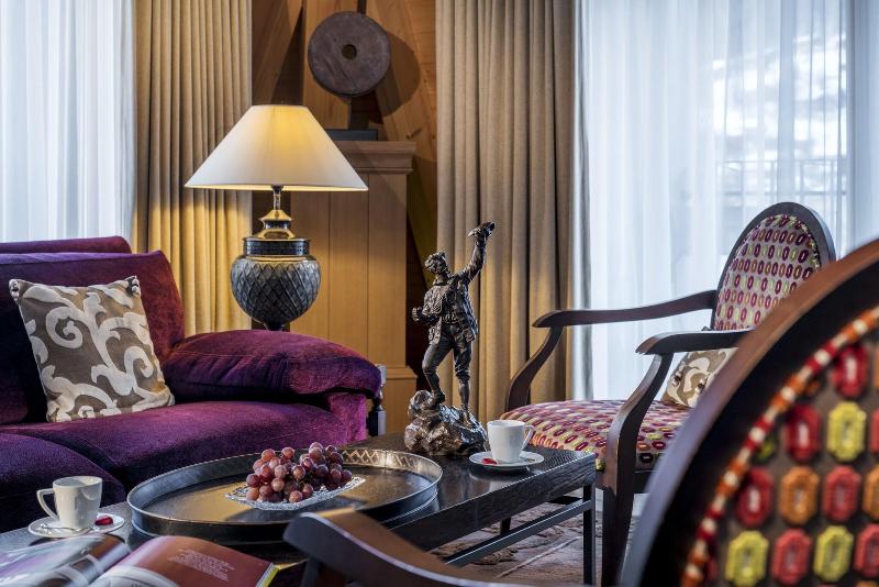 اتاق اکونومی, Medium Romantic