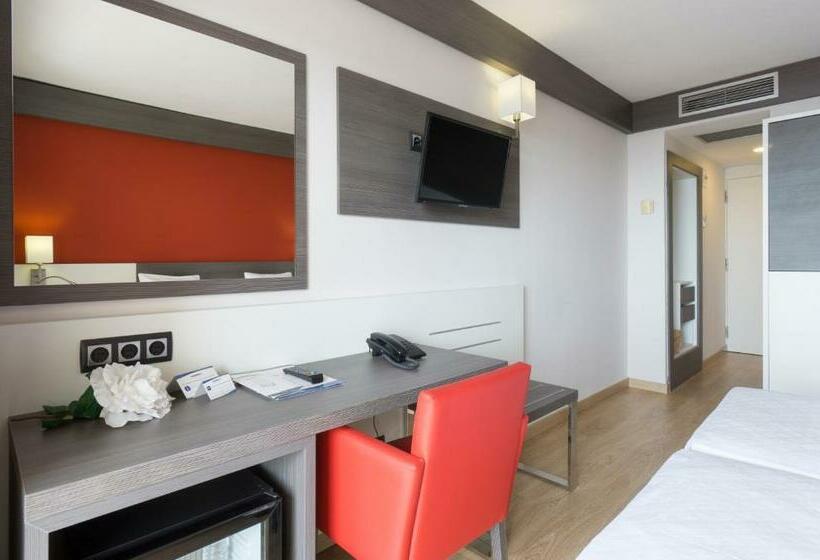 اتاق خانوادگی با چشم‌انداز استخر, Medplaya Hotel Santa Monica
