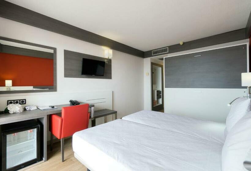 اتاق خانوادگی با چشم‌انداز استخر, Medplaya Hotel Santa Monica