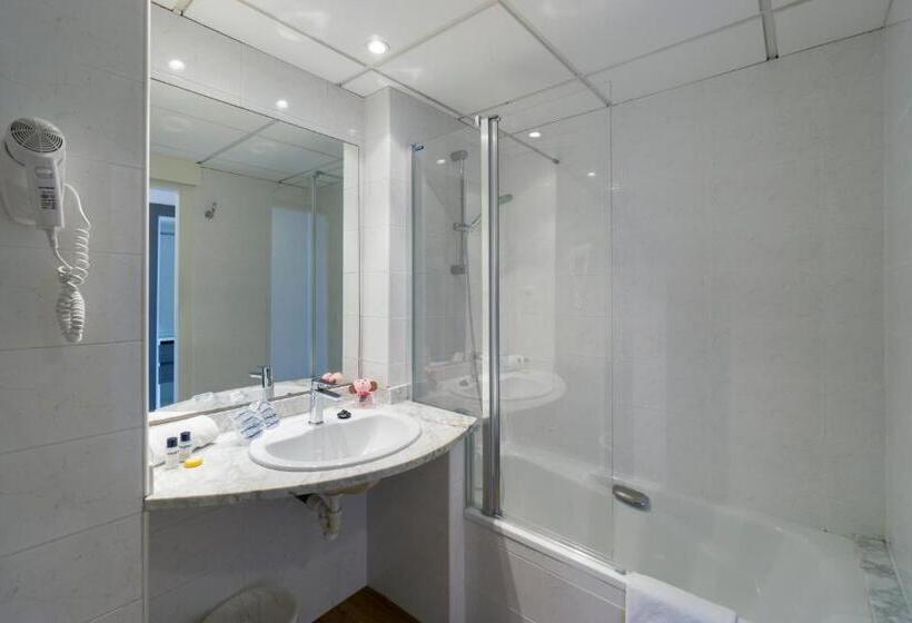 اتاق خانوادگی با چشم‌انداز استخر, Medplaya Hotel Santa Monica