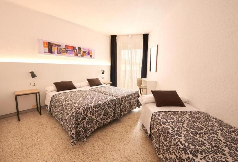 Standard Triple Room with Balcony, Miami