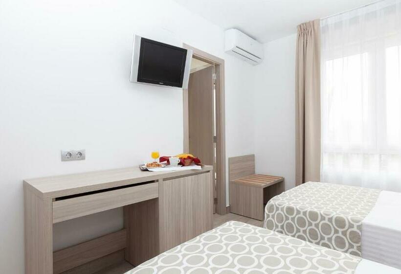 Standard Triple Room, Olympia Ronda Ii