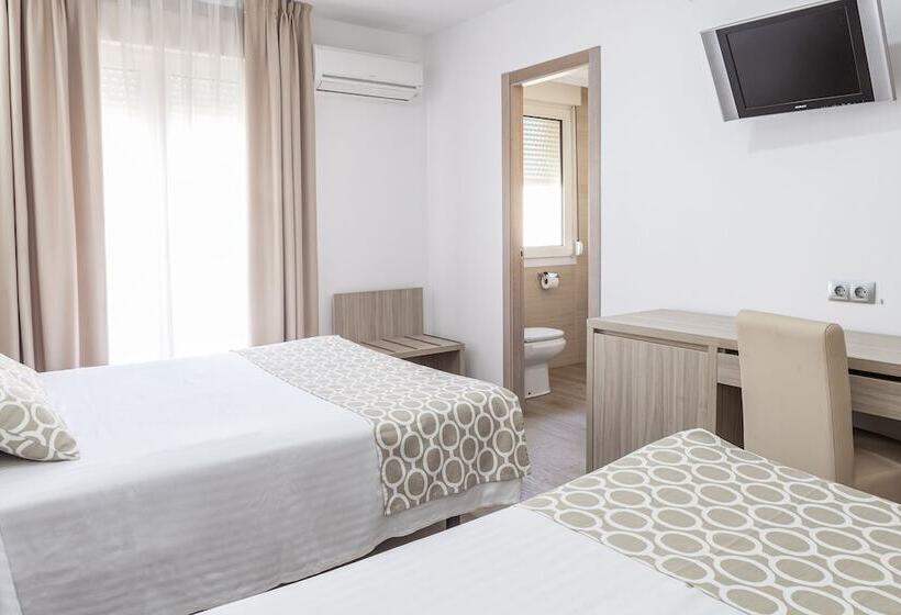 Standard Triple Room, Olympia Ronda Ii