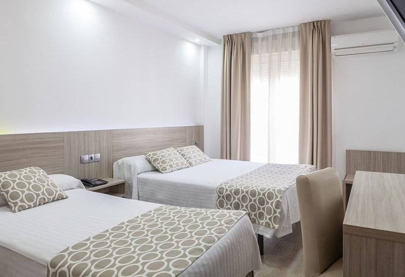 Standard Triple Room, Olympia Ronda Ii