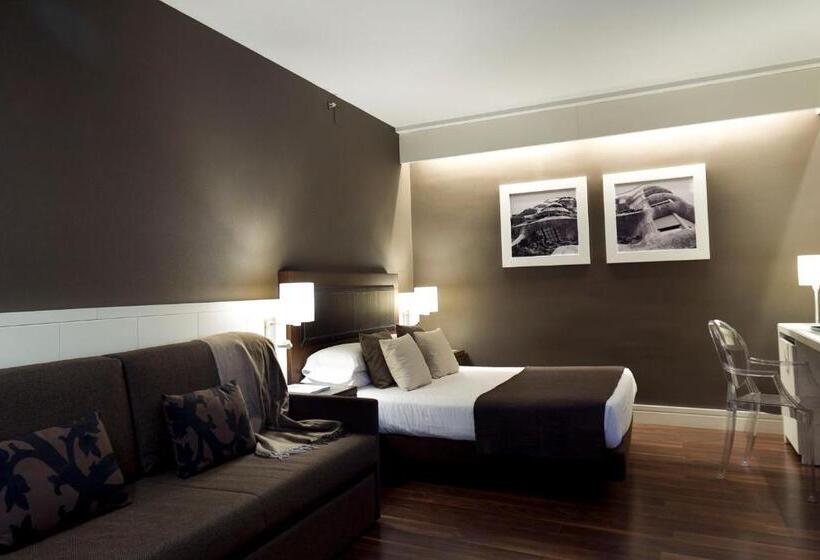 Comfort Triple Room, Royal Ramblas