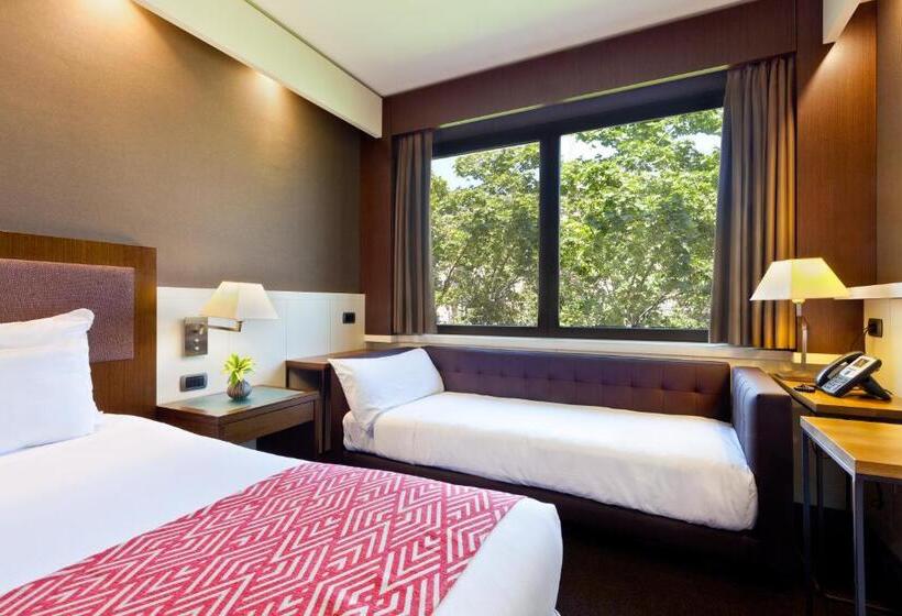 Superior Triple Room, Royal Ramblas