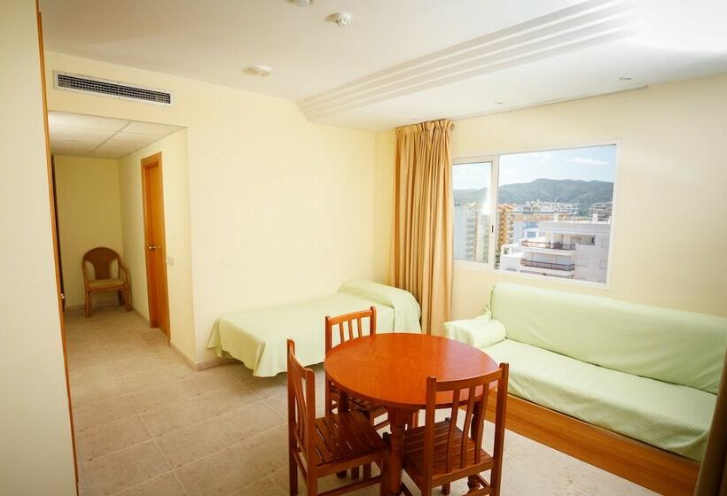 1 Bedroom Apartment with Terrace, Tres Anclas