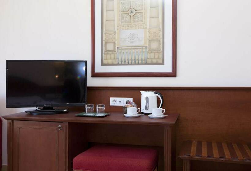اتاق استاندارد با چشم‌انداز استخر, Valentin Star Menorca - Adults Only