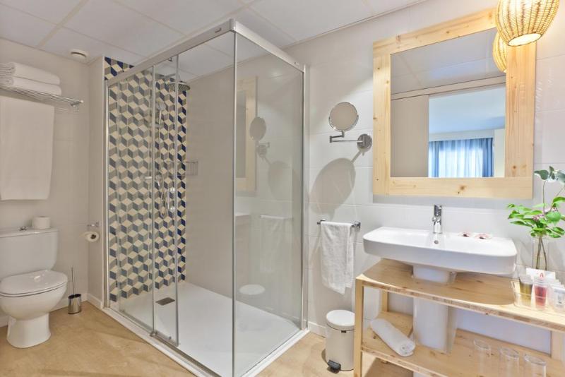Четырехместный Номер Стандарт, Fergus Club Pineda Splash