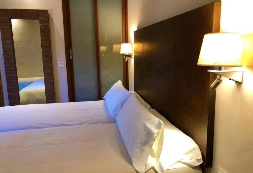 اتاق استاندارد سه نفره, Chillout Hotel Tres Mares