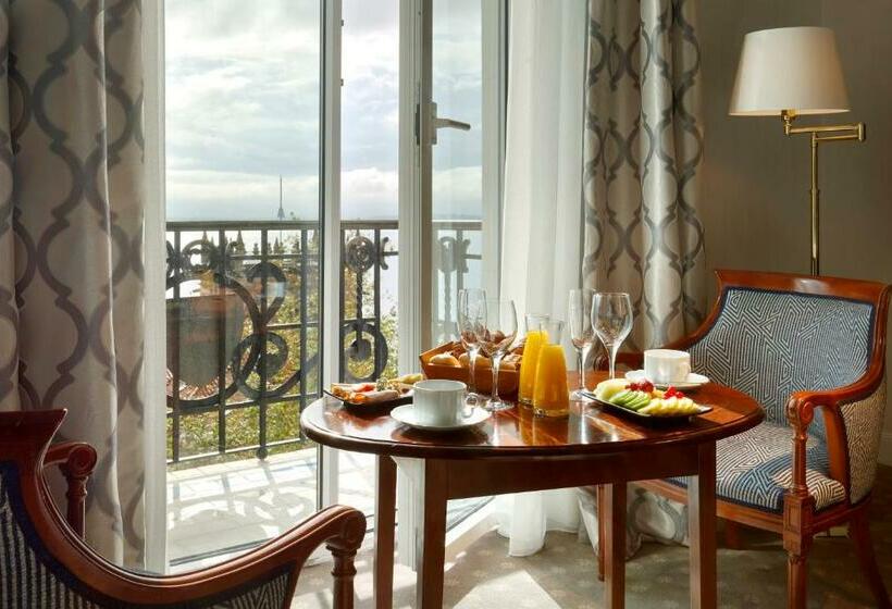 اتاق سوپریور با چشم‌انداز دریا, Eurostars Hotel Real