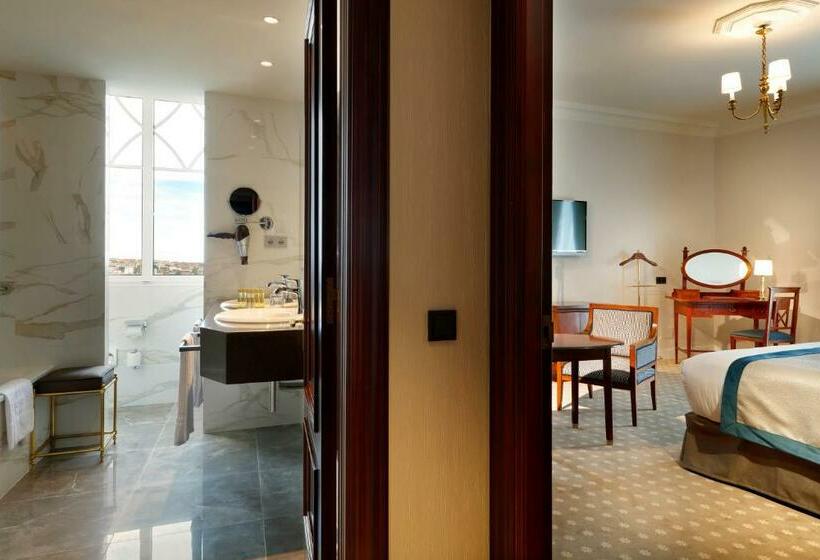 اتاق سوپریور با چشم‌انداز دریا, Eurostars Hotel Real