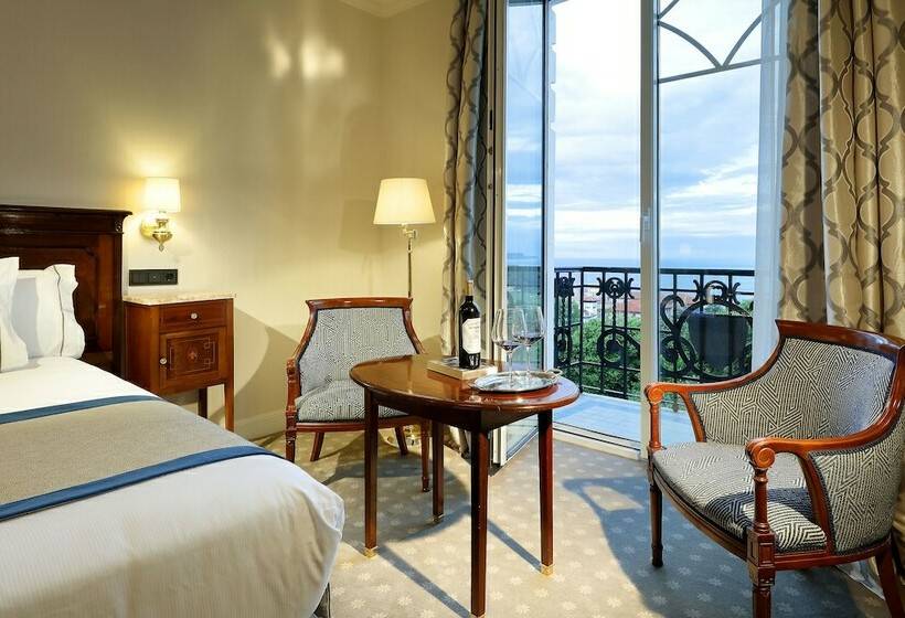 اتاق سوپریور با چشم‌انداز دریا, Eurostars Hotel Real