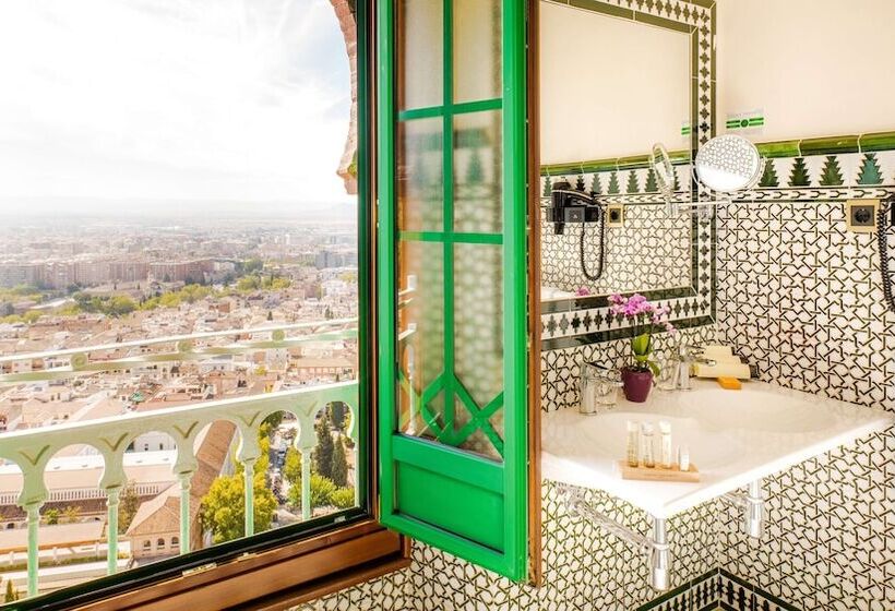 اتاق کلاسیک با چشم‌انداز شهر, Alhambra Palace
