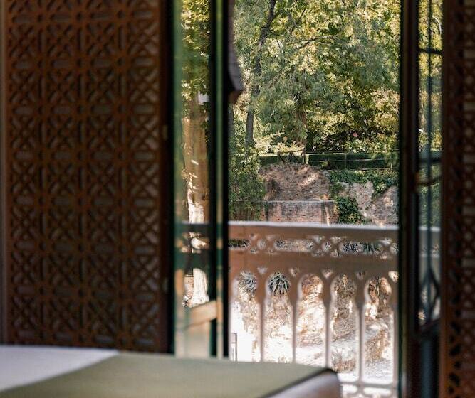 اتاق لوکس, Alhambra Palace