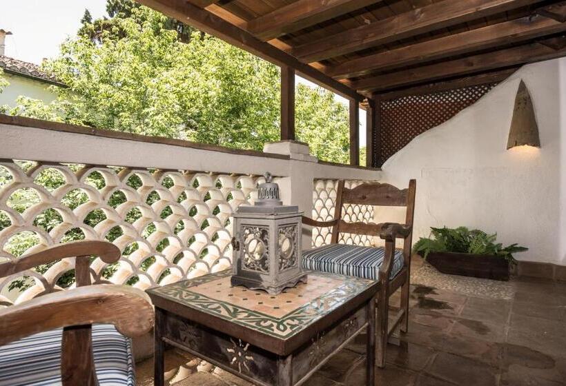Superior Room with Terrace, América