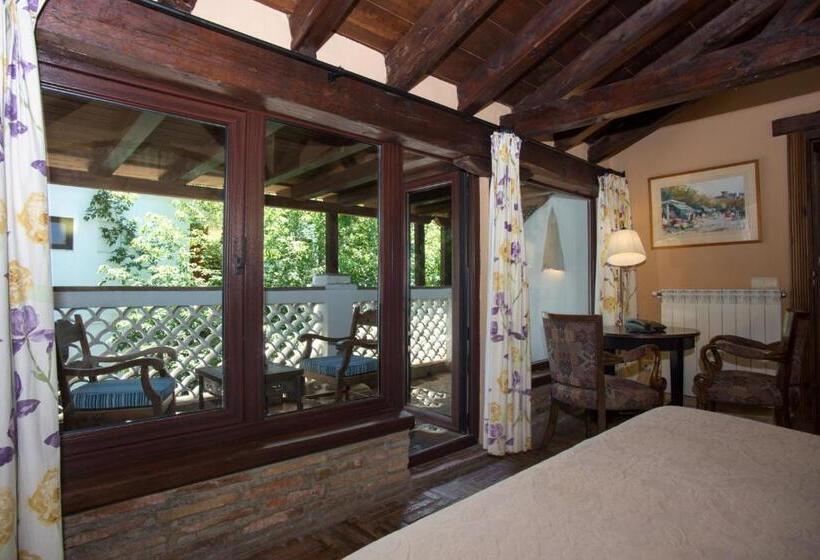 Superior Room with Terrace, América