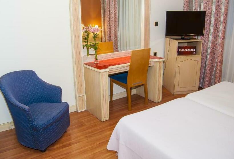 Standard Single Room, Ana Maria