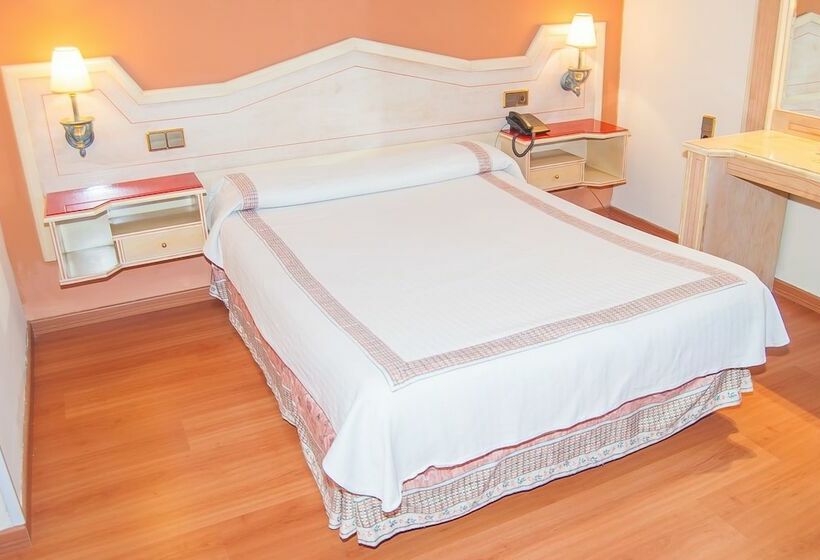 Standard Single Room, Ana Maria