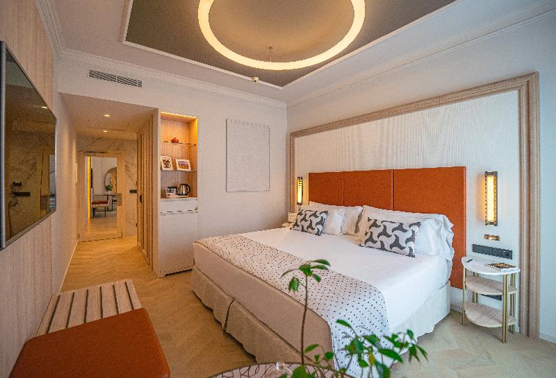 سوییت جونیور, Barcelo Carmen Granada