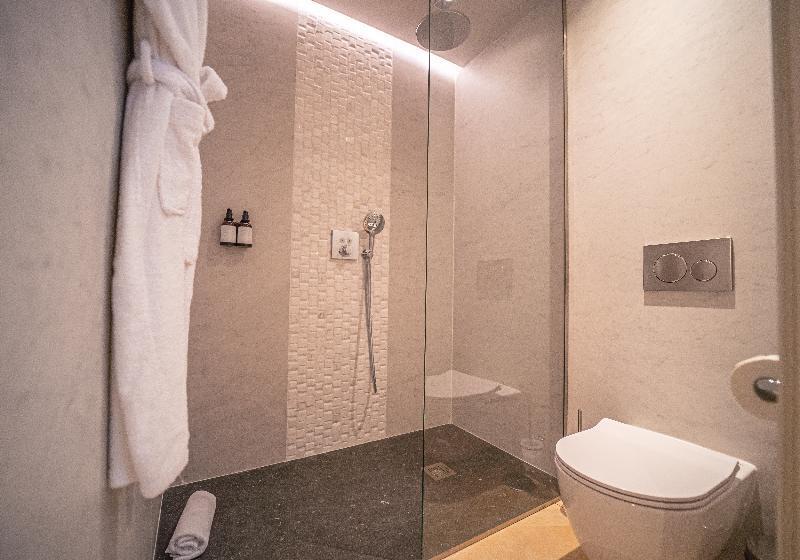 اتاق خانوادگی, Barcelo Carmen Granada