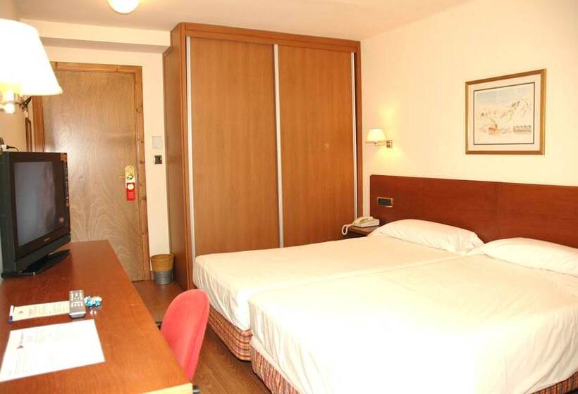 Standard Single Room, Candanchú