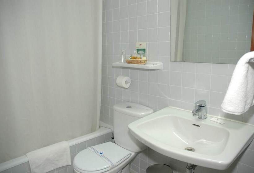 اتاق استاندارد سه نفره, Snö Hotel Candanchú