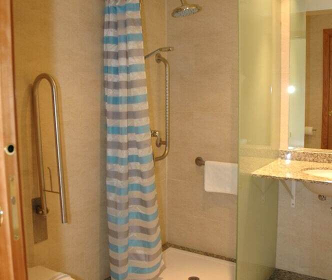 اتاق استاندارد سه نفره, Snö Hotel Candanchú